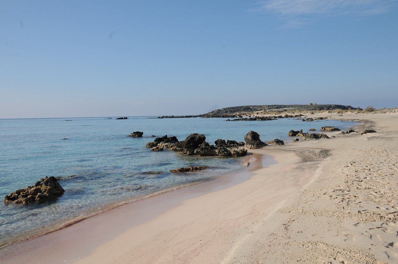 Den rosa sanden på Elafonisi-stranden på Kreta
